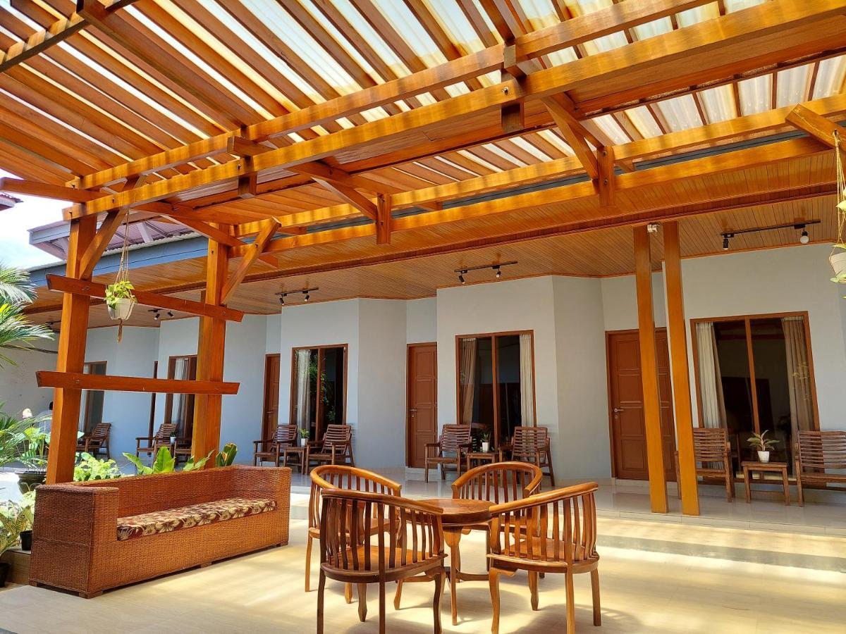 Oasis Hotel Ampana エクステリア 写真