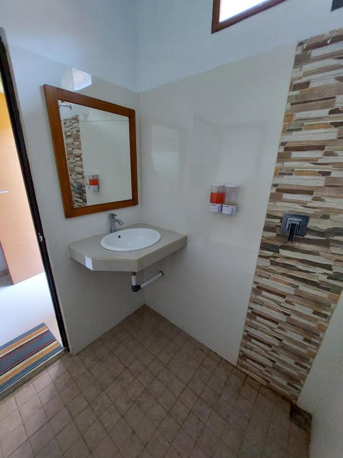 Oasis Hotel Ampana エクステリア 写真
