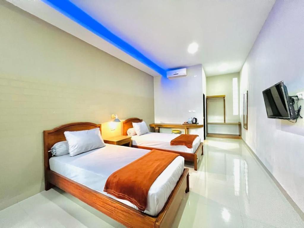 Oasis Hotel Ampana エクステリア 写真